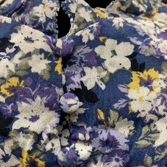 𝅺Elodie Cropped Top - Picture 5 of 6